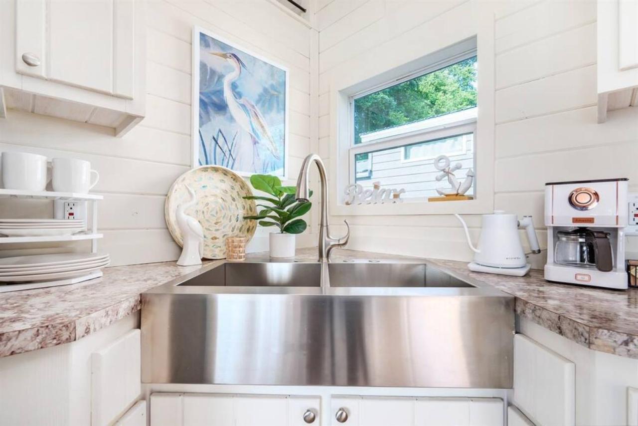 4 Heron Haus, Luxury Tiny House, Pet Friendly, Mins To Downtown Apartment Guntersville