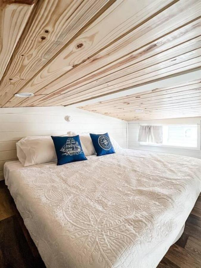 Apartment 4 Heron Haus, Luxury Tiny House, Pet Friendly, Mins To Downtown *